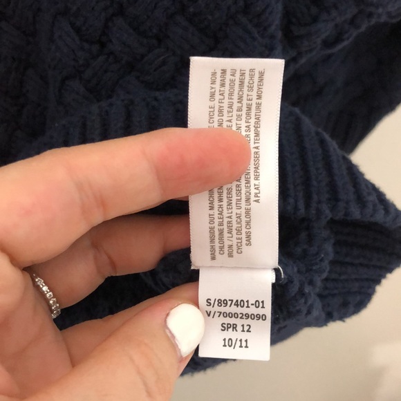 Old Navy size Medium chunky knit sweater navy color semi cropped soft cozy - Picture 6 of 7
